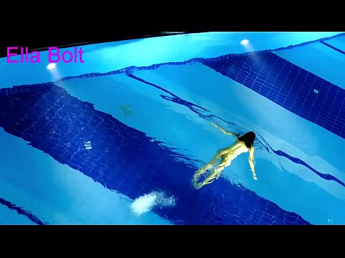 ❤️ Abdi teu tiasa ngeureunkeun nonton, pirang ngora bray ngojay buligir di ELLA bolt Resort kolam renang ☑ video porno di urang ❤